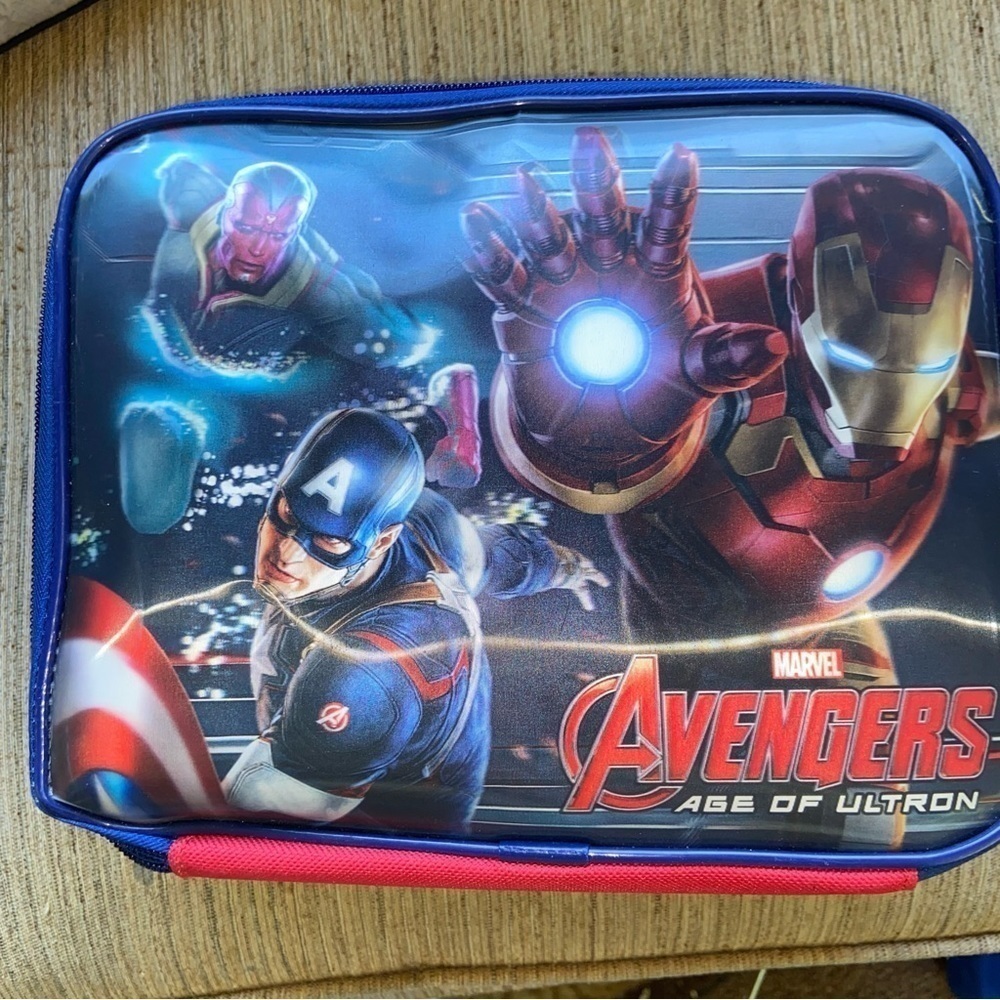Marvel soft-side lunchbox has great graphics and Age of Ultron characters. Cool!